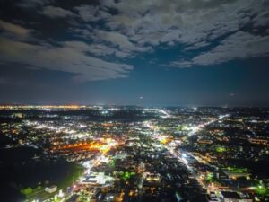 富里市の街並み、夜景を空撮
